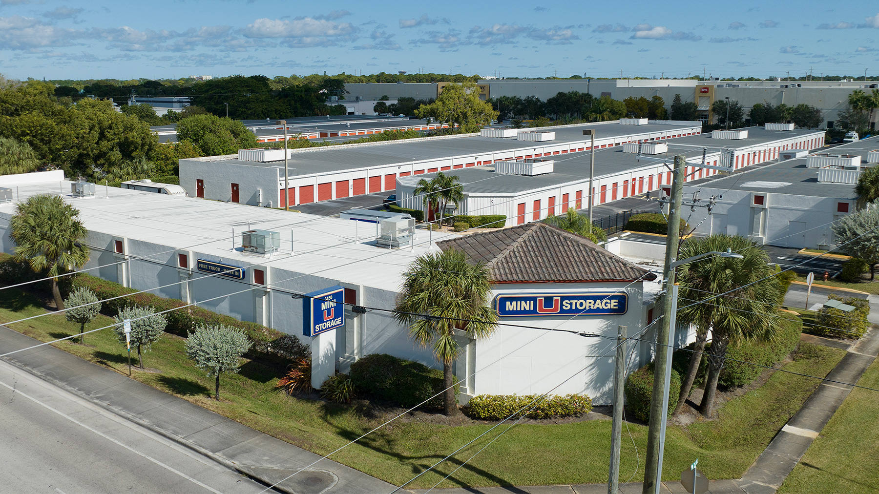 Exterior view of Boynton Mini U Storage facility